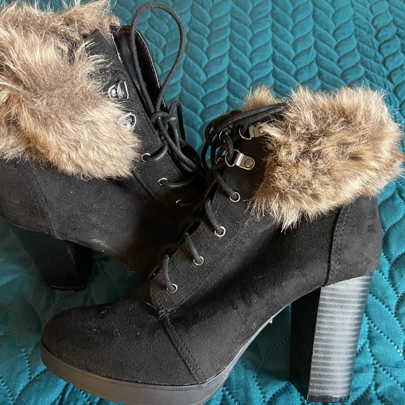 Size 9 heeled boots! - Picture 3 of 3